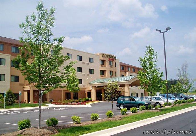 Courtyard By Marriott Potomac Mills Woodbridge Hotel Exterior photo