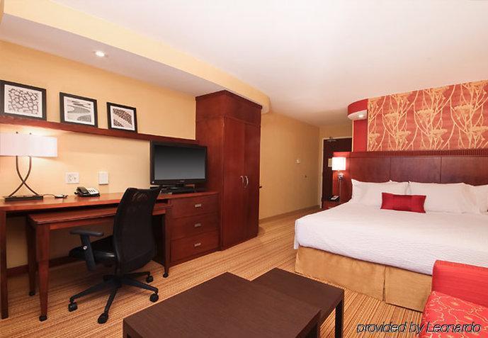 Courtyard By Marriott Potomac Mills Woodbridge Hotel Room photo