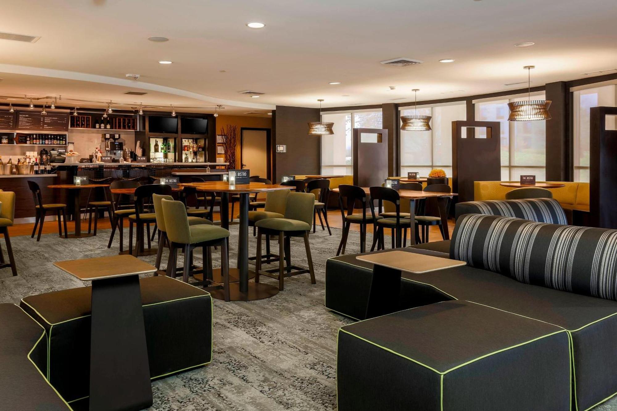 Courtyard By Marriott Potomac Mills Woodbridge Hotel Exterior photo