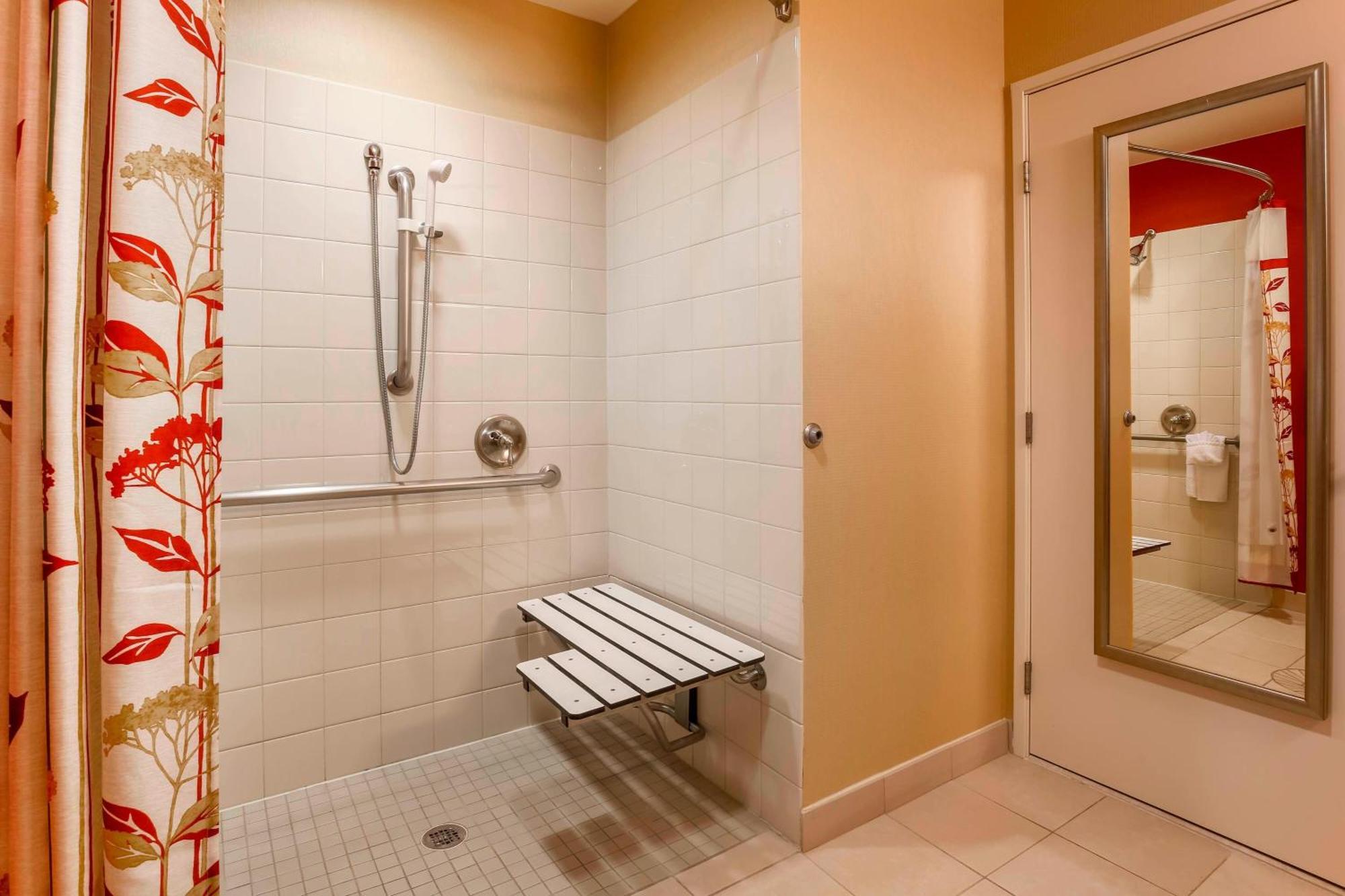 Courtyard By Marriott Potomac Mills Woodbridge Hotel Exterior photo