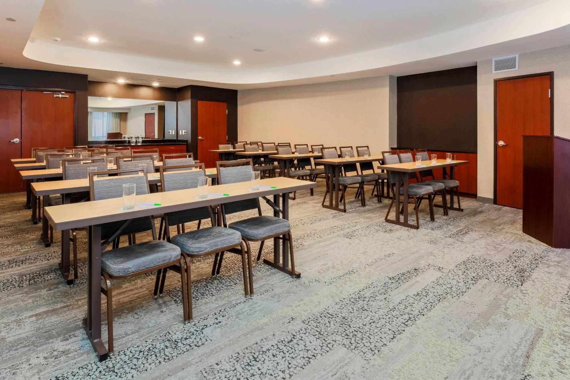 Courtyard By Marriott Potomac Mills Woodbridge Hotel Exterior photo
