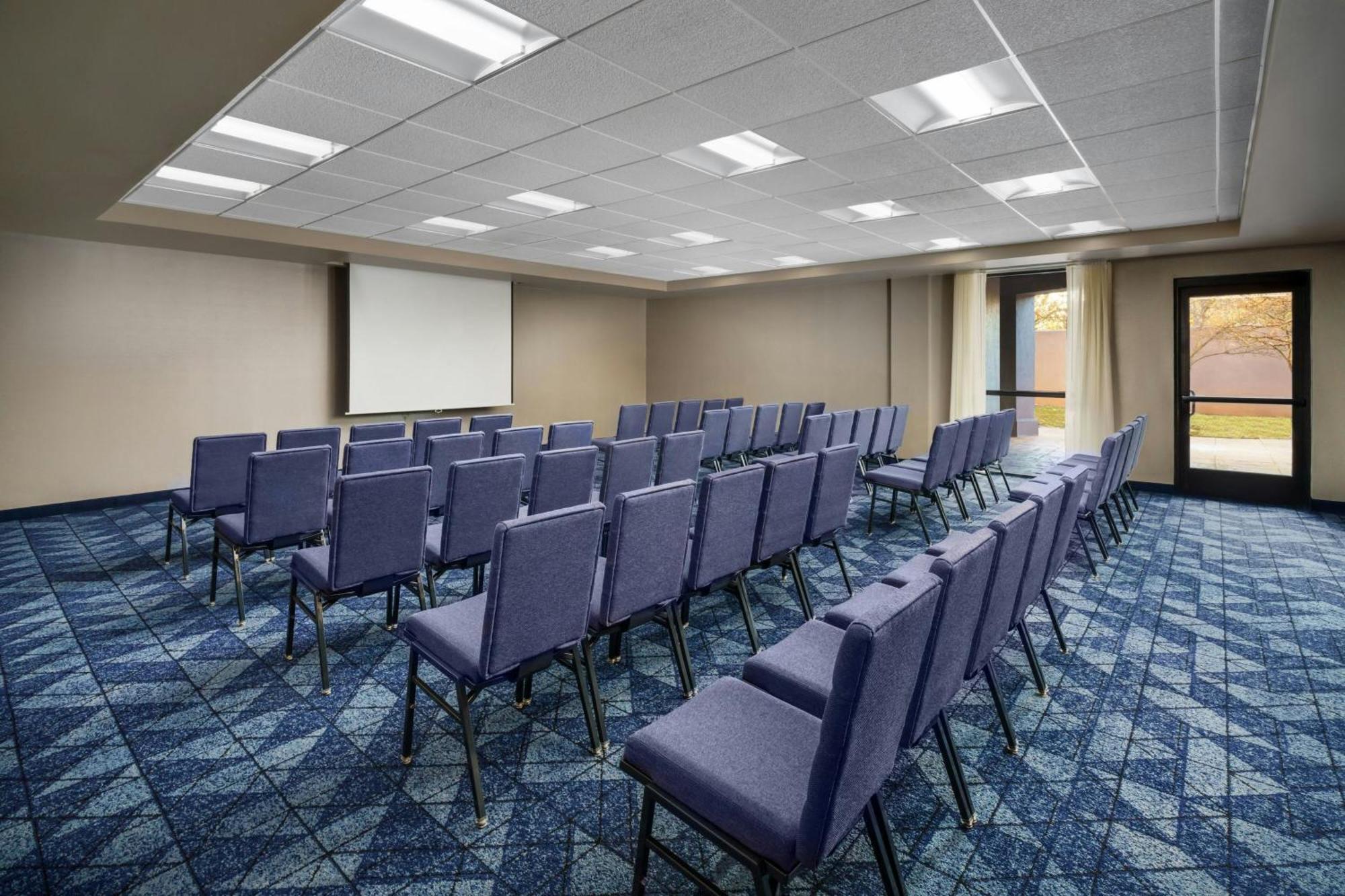 Courtyard By Marriott Potomac Mills Woodbridge Hotel Exterior photo